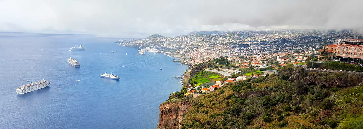 Funchal Bucht Kreuzfahrtschiffe, Madeira Insel.